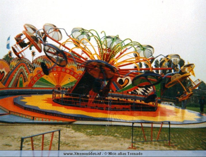 Paratrooper.jpg (112933 bytes)