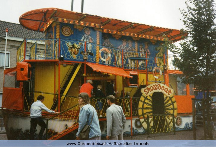 Showboat.jpg (110943 bytes)