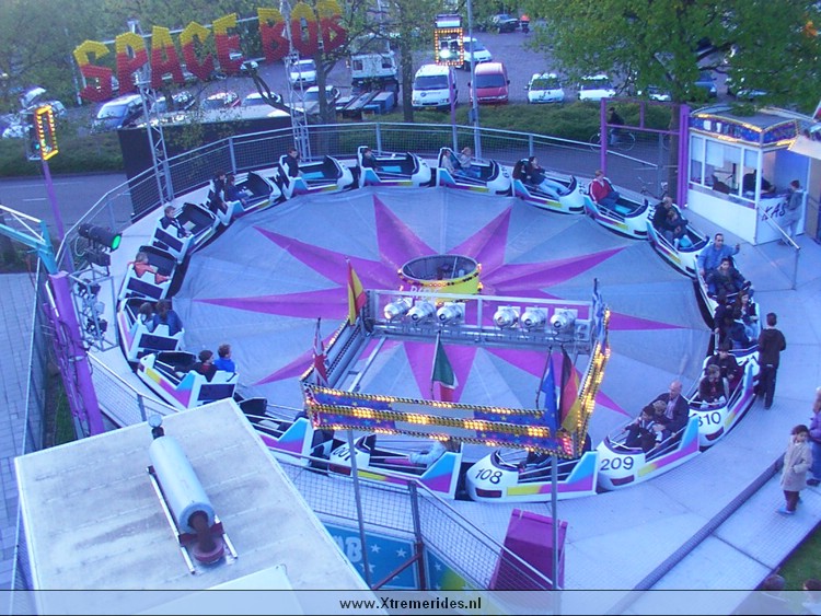 Space Bob 2.JPG (161357 bytes)