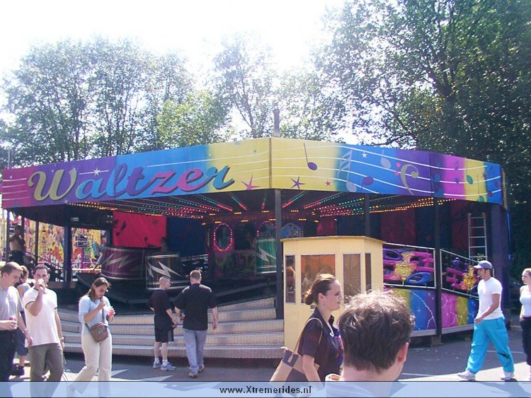 Waltzer 1.JPG (165304 bytes)