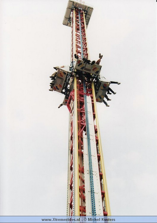 spacefallzuidema.jpg (68408 bytes)