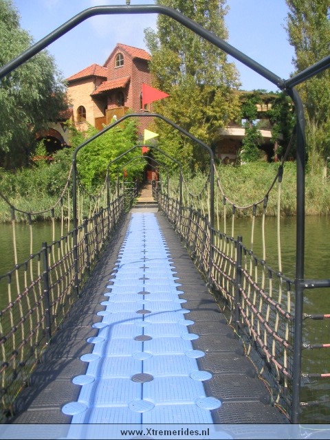 Bobbejaanland2004 (10).jpg (127614 bytes)
