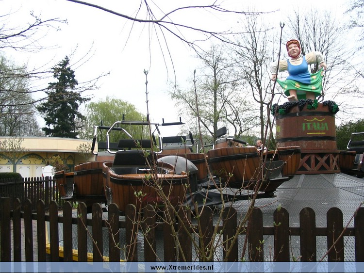 WalibiBelgie2005 (36).jpg (160939 bytes)
