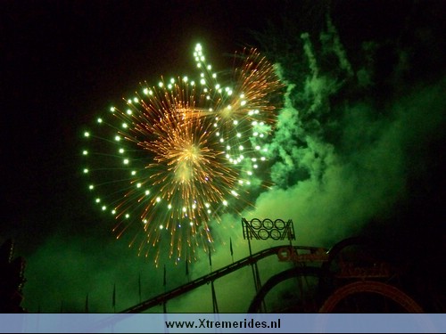 Vuurwerk (2).JPG (47863 bytes)