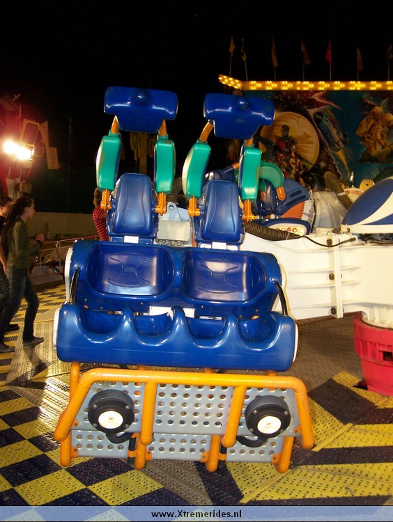 BoosterWing (5).JPG (135154 bytes)