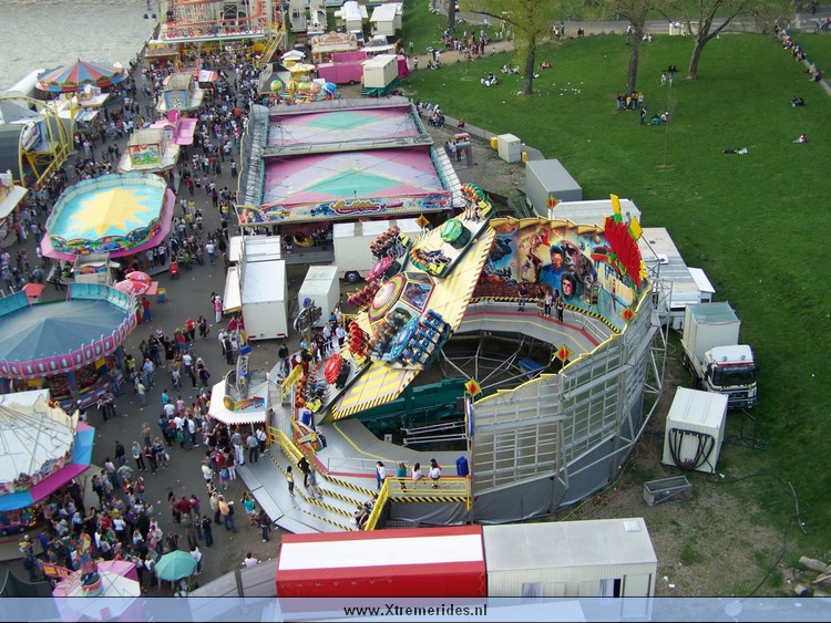 Booster (5).JPG (177881 bytes)