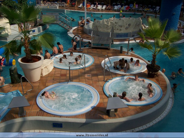 Aqualand.jpg (30).JPG (140421 bytes)