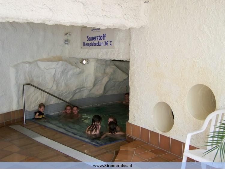 Aqualand.jpg (7).JPG (100188 bytes)