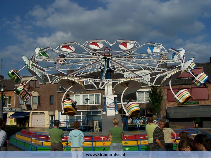 Twister (1).jpg (124229 bytes)