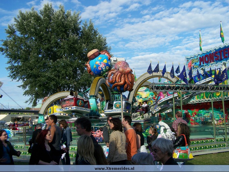 Dusseldorfrheinkirmes2008 (10).jpg (185684 bytes)