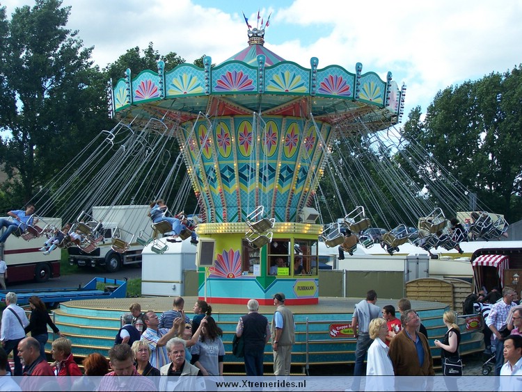 Dusseldorfrheinkirmes2008 (107).jpg (183205 bytes)