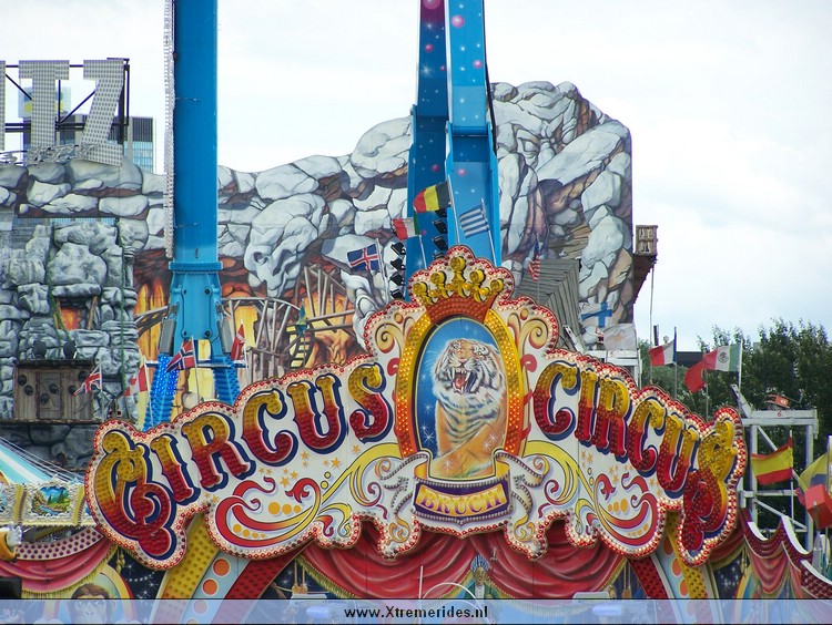 Dusseldorfrheinkirmes2008 (16).jpg (179482 bytes)