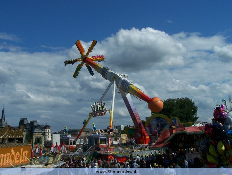 Dusseldorfrheinkirmes2008 (36).JPG (111346 bytes)