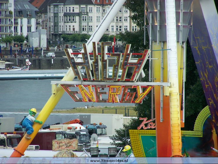 Dusseldorfrheinkirmes2008 (37).jpg (154871 bytes)