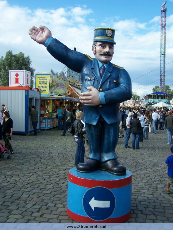 Dusseldorfrheinkirmes2008 (45).jpg (135061 bytes)