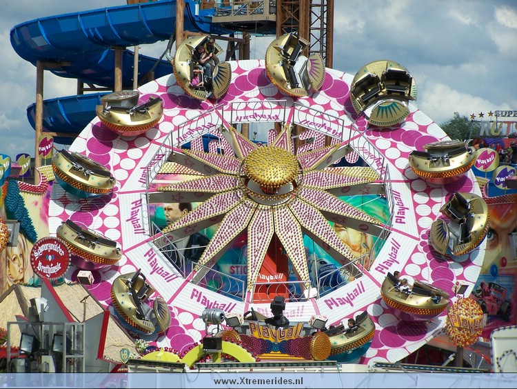 Dusseldorfrheinkirmes2008 (71).JPG (207983 bytes)