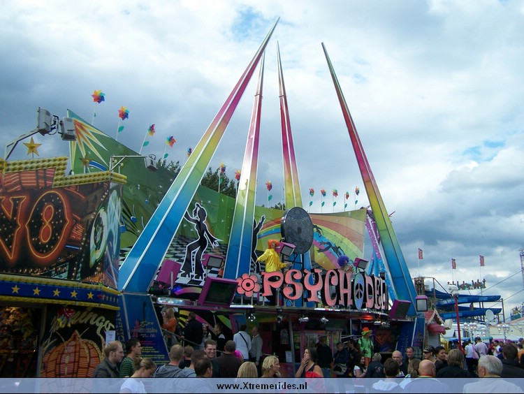 Dusseldorfrheinkirmes2008 (79).jpg (124269 bytes)