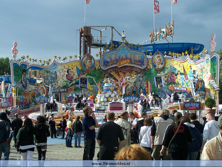 Dusseldorfrheinkirmes2008 (82).jpg (171180 bytes)