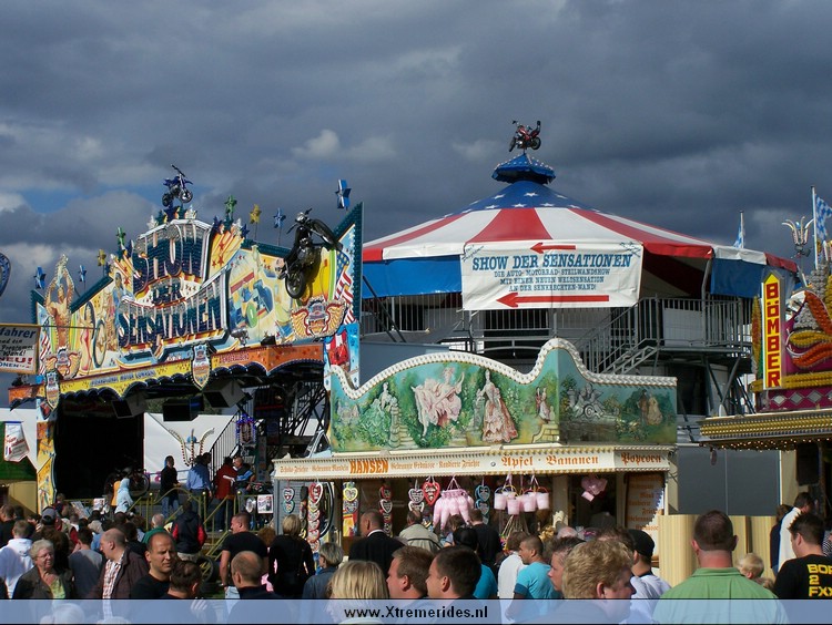 Dusseldorfrheinkirmes2008 (83).jpg (148478 bytes)