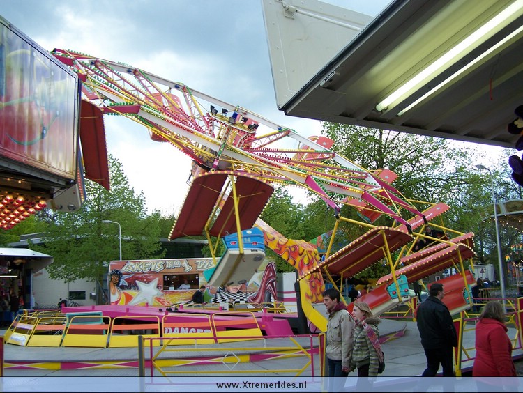 VoorschotenKoninginnenkermis2008 (4).JPG (170978 bytes)