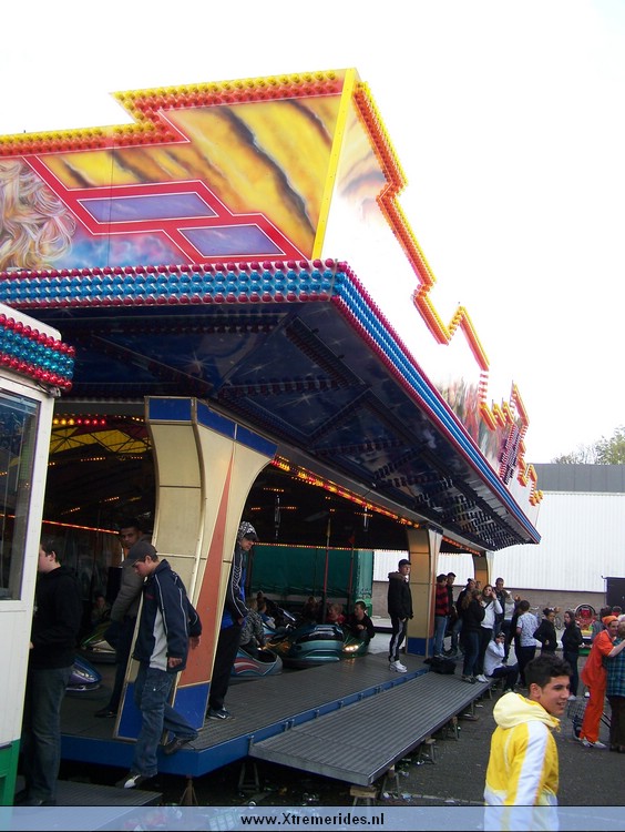 VoorschotenKoninginnenkermis2008 (7).jpg (122540 bytes)