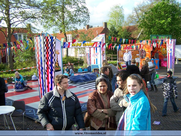 VoorschotenKoninginnenkermis2008 (8).jpg (211995 bytes)