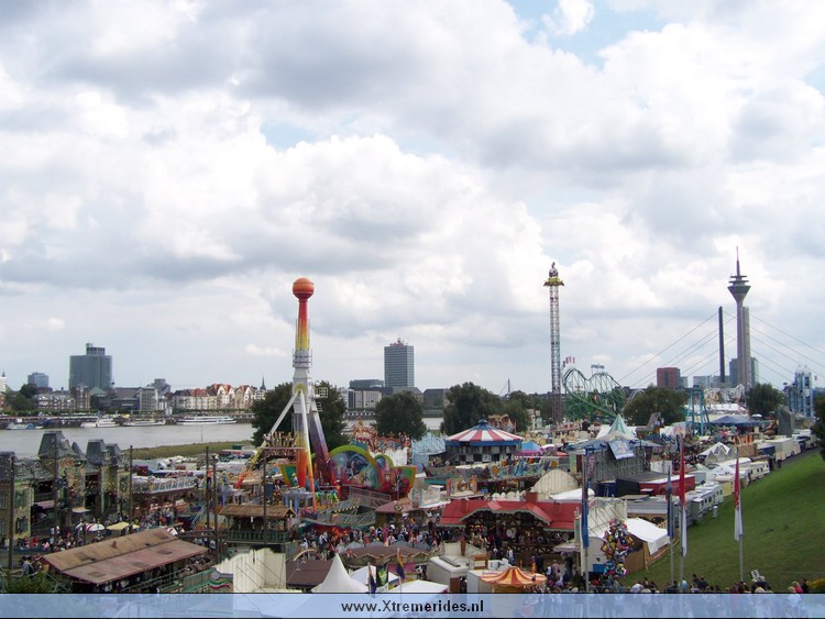 DusseldorfRheinkirmes2009.jpg (107417 bytes)