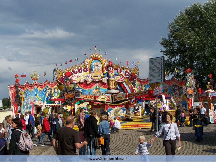 DusseldorfRheinkirmes2009 (46).jpg (161777 bytes)